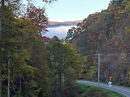 Gateway To The Breaks Motel
