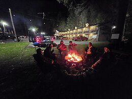 Gateway To The Breaks Motel