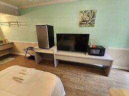 Gateway To The Breaks Motel