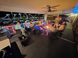 Gateway To The Breaks Motel