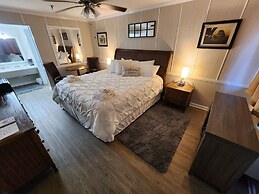 Gateway To The Breaks Motel