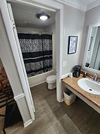 Gateway To The Breaks Motel