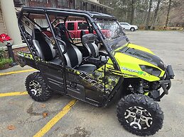 Gateway To The Breaks Motel