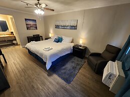 Gateway To The Breaks Motel