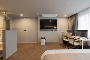 DongRae Denbasta Hotel