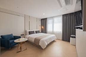 DongRae Denbasta Hotel