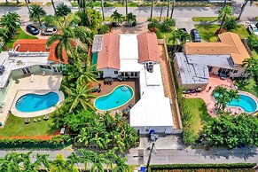 4BD House with Private Heated Pool