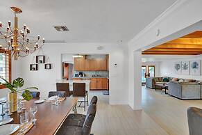 4BD House with Private Heated Pool