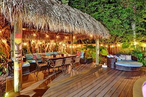 4BD House with Private Heated Pool