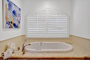 4BD House with Private Heated Pool