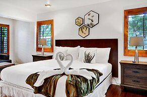 4BD House with Private Heated Pool