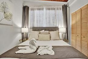 5BR with Heated Pool 5 min to Beach