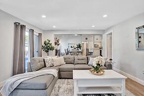 5BR with Heated Pool 5 min to Beach