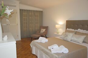 Charming 3-bed Villa With Pool in Olhos de Agua