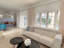Charming 3-bed Villa With Pool in Olhos de Agua