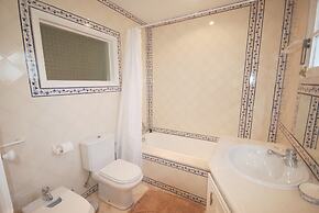 Charming 3-bed Villa With Pool in Olhos de Agua