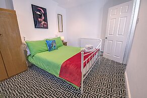 Stylish Super Central Modern Townhouse Retreat