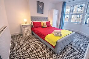 Stylish Super Central Modern Townhouse Retreat