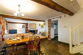 Beautiful Luxury Cottage on Lake Side, England