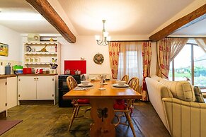 Beautiful Luxury Cottage on Lake Side, England