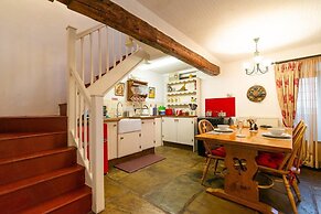 Beautiful Luxury Cottage on Lake Side, England