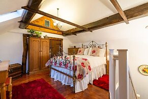 Beautiful Luxury Cottage on Lake Side, England