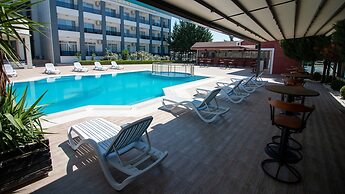 LAKE LİFE HOTEL