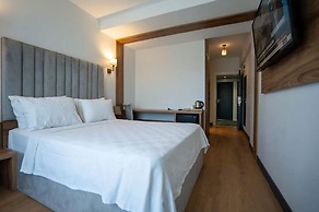 LAKE LİFE HOTEL