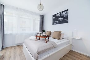 Apartment Bronowicka by Renters