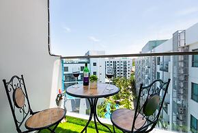 Pool Views De Luxe at Arcadia Beach Resort