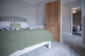 Pendeilo Villa - 5 Bedroom Holiday Home - Amroth