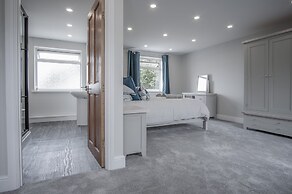 Pendeilo Villa - 5 Bedroom Holiday Home - Amroth