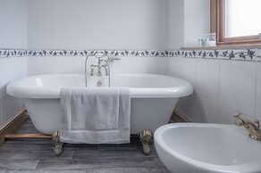 Pendeilo Villa - 5 Bedroom Holiday Home - Amroth