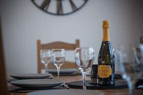 Pendeilo Villa - 5 Bedroom Holiday Home - Amroth