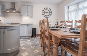 Pendeilo Villa - 5 Bedroom Holiday Home - Amroth