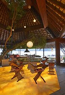 Espectacular y Enigmática Villa en Lago