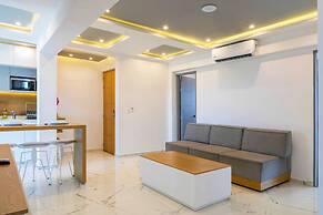 Luxury Apartments Pool & Jacuzzi