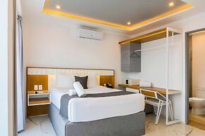 Luxury Apartments Pool & Jacuzzi