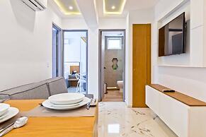 Luxury Apartments Pool & Jacuzzi