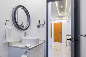 Luxury Apartments Pool & Jacuzzi