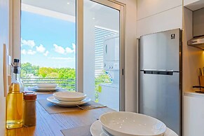 Luxury Apartments Pool & Jacuzzi