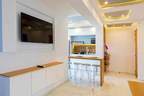 Luxury Apartments Pool & Jacuzzi