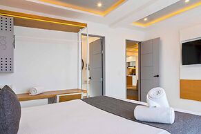 Luxury Apartments Pool & Jacuzzi