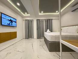 Luxury Apartments Pool & Jacuzzi