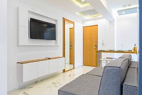 Luxury Apartments Pool & Jacuzzi