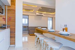 Luxury Apartments Pool & Jacuzzi