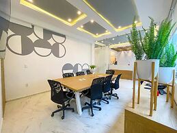 Luxury Apartments Pool & Jacuzzi