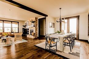 Clint by Avantstay Located Within The Brasada Ranch Community Golf Cou