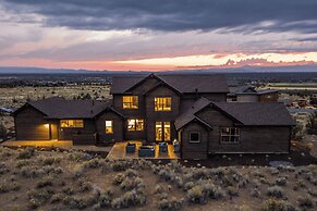 Clint by Avantstay Located Within The Brasada Ranch Community Golf Cou