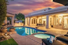 Solstice by Avantstay Contemporary Oasis w/ Pool, Spa & Bar in Gated C